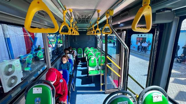 Bus Trans Jatim selama sehari penuh pada 10 November 2022 bakal digratiskan. Ada 22 armada bus Trans Jatim yang dioperasionalkan di Jatim.