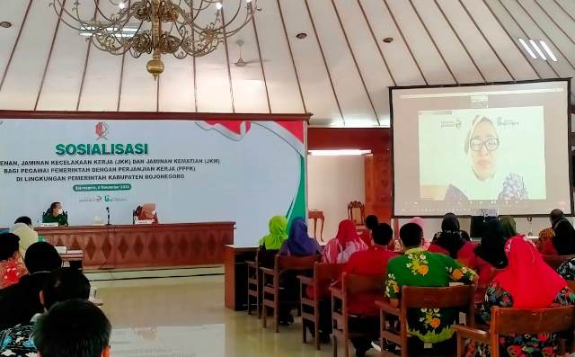 Sosialisasi program kesejahteraan ketaspenan, Jaminan Kecelakaan Kerja (JKK) dan Jaminan Kematian (JKM) di Pendopo Malowopati, Pemkab Bojonegoro.