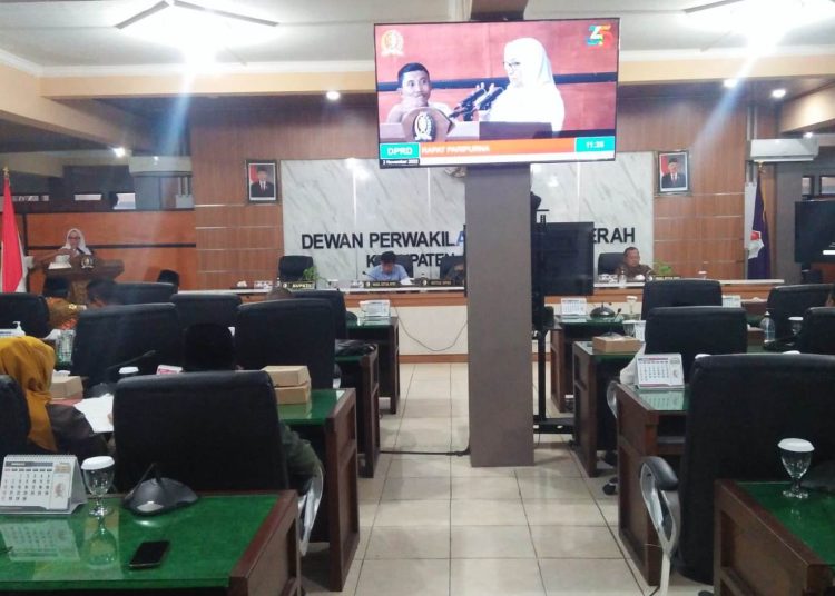 Suasana rapat paripurna di DPRD Bojonegoro dengan dengan agenda penyampaian jawaban bupati terhadap pandangan umum fraksi-fraksi DPRD atas lima Raperda masa sidang III tahun 2022.