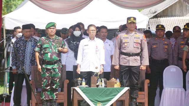 Penutupan TMMD ke-115 yang ditutup Kasdam V Brawijaya, Brigjen TNI Piek Budyakto.