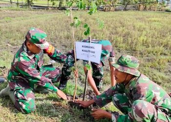 Gerakan Lestari Alam Raya dengan aksi serentak menanam pohon penghijauan di tiga lokasi, yakni di Desa Drenges Kecamatan Sugihwaras, Desa Bobol Kecamatan Sekar dan Desa Pungpungan Kecamatan Kalitidu, Bojonegoro.