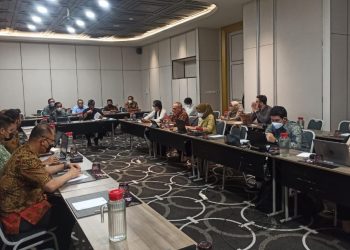 Suasana rapat penyiapan pilot project rumah susun (rusun) dengan skema SKBG (Sertifikat Kepemilikan Bangunan Gedung) Surabaya.