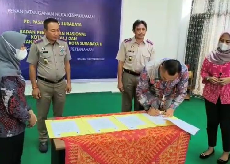 Penandatanganan Memorandum of Understanding (MoU) PD Pasar Surya dengan Badan Pertanahan Nasional (BPN) Surabaya I dan II.