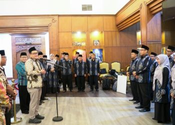 Sekretaris Daerah (Sekda) Provinsi Jawa Timur Adhy Karyono melepas kafilah dan pembina MTQ Korpri Kontingen Jawa Timur, menuju ke perhelatan Musabaqah Tilawatil Quran (MTQ) VI Korpri Tingkat Nasional Tahun 2022 di Terminal VIP Bandara Juanda Sidoarjo.