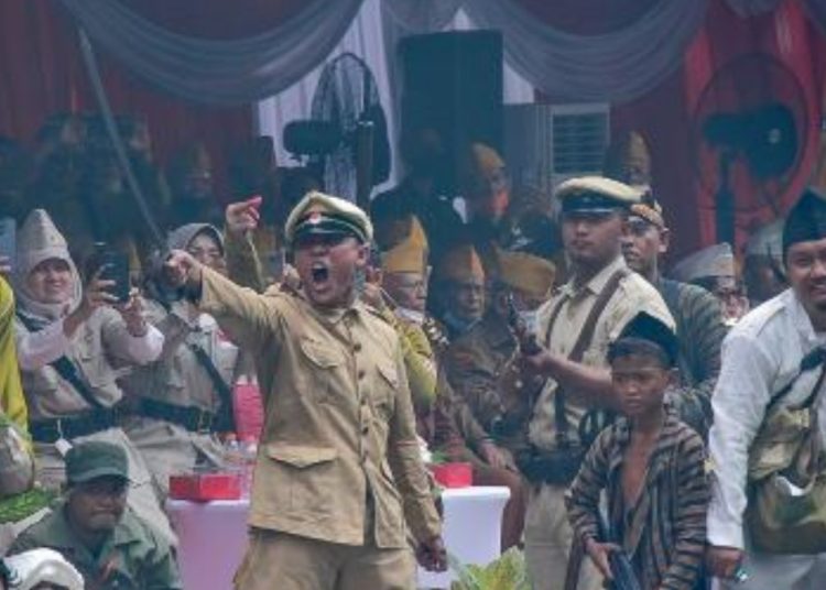 Salah satu adegan teatrikal dalam Parade Surabaya Juang.