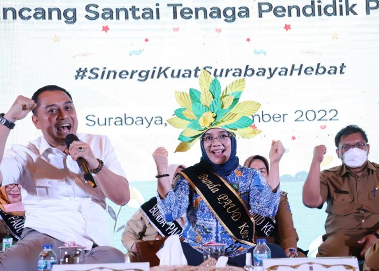 Wali Kota Surabaya Eri Cahyadi dan Rini Indriyani dalam Bincang Santai Tenaga Pendidik Paud (Bintang PAUD) di Graha YKP.