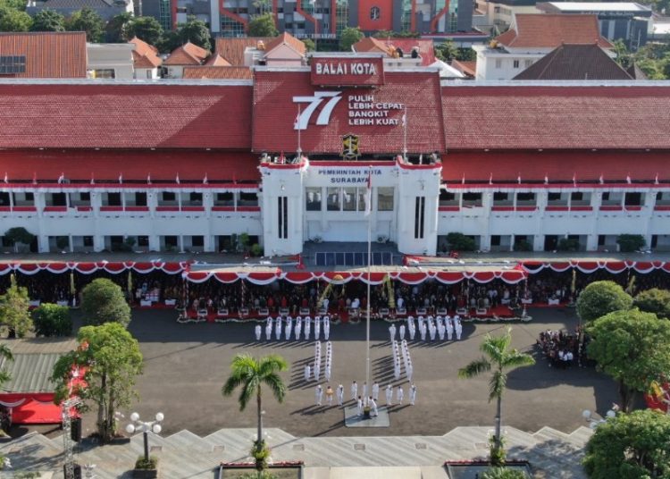 Foto ilustrasi: gedung Balai Kota Surabaya.
