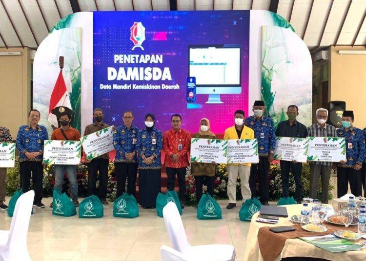 Launching Data Mandiri Kemiskinan Daerah (Damisda) di Ruang Angling Dharmo, Pemkab Bojonegoro.