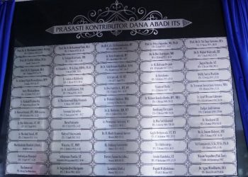 Prasasti Dana Abadi ITS yang bertempat di gedung Rektorat ITS.