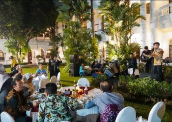 Gala Dinner World University Association for Community Development (WUACD) di Hotel Majapahit.
