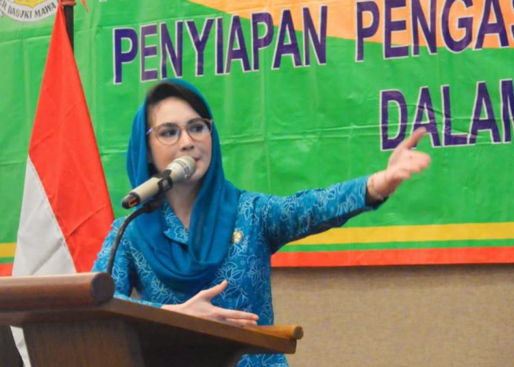 Ketua PKK Jatim Arumi Bachsin