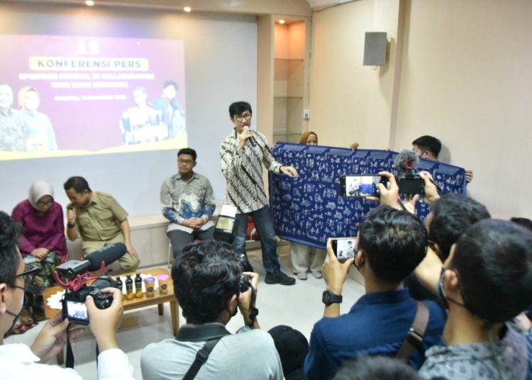 Promotor Batik Yashafi Yan Arsala menyebutkan, gambaran acara Spontanz Festival in Collaboration with Batik Surabaya.