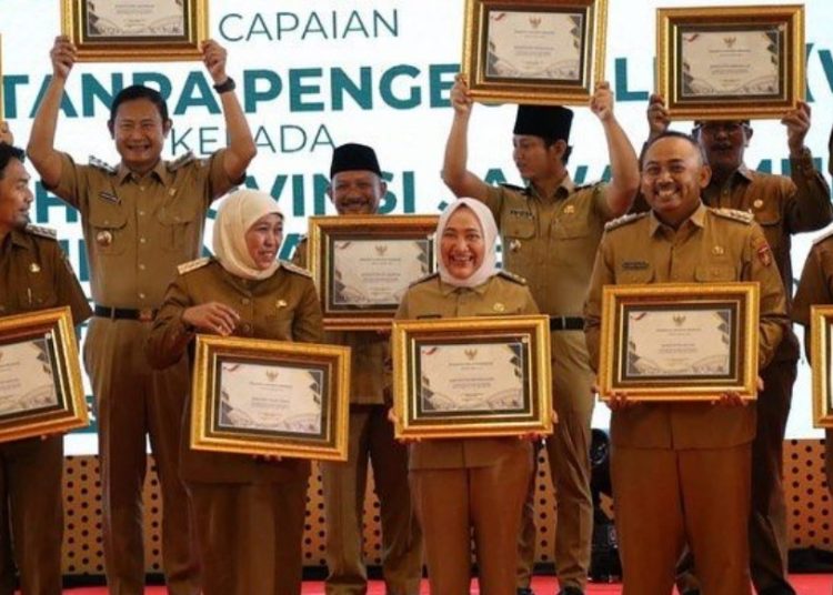 Bupati Bojonegoro Anna Mu'awanah menerima penghargaan Opini Wajar Tanpa Pengecualian (WTP) tahun anggaran 2021 dari Kementerian Keuangan Republik Indonesia.