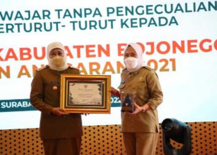 Bupati Bojonegoro Anna Mu'awanah dan Gubernur Jatim Khofifah Indar Parawansa.
