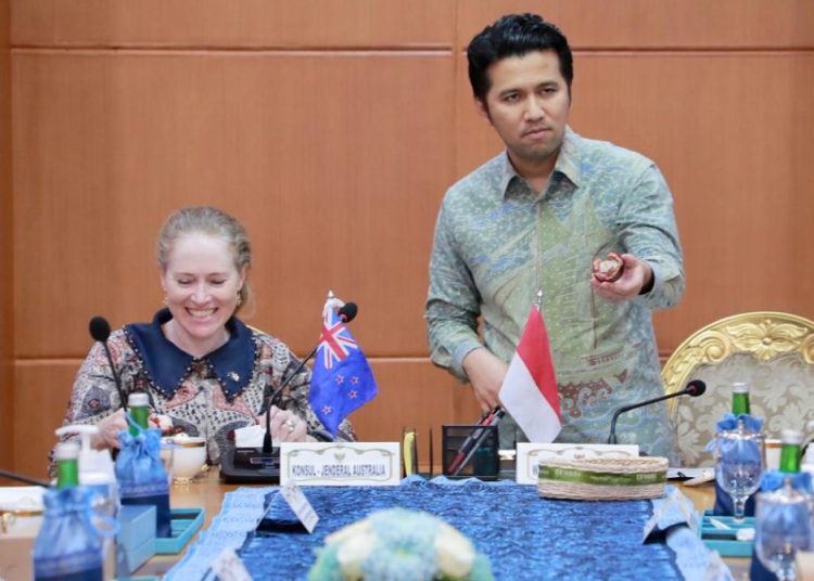 Wagub Jatim Emil Elestianto Dardak saat menerima kunjungan kerja Lead Consultant IA-CEPA ECP Katalis Trish Gleeson.