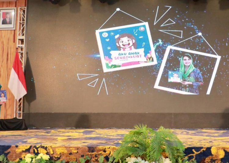 Armi Bachsin Arumi melaunching buku berjudul 'Aku Anak Sehat dan Kuat'.