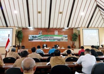 Kegiatan konsultasi publik Rencana Detail Tata Ruang (RDTR) perkotaan Kalitidu di ruang Angling Dharma lantai 2 Gedung Pemkab Bojonegoro.