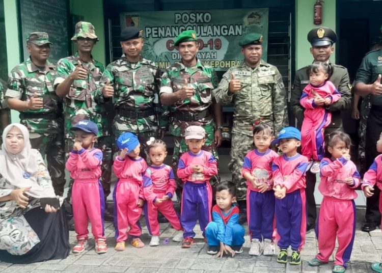 Komando Rayon Militer 0813-07/Kepohbaru, mendapat kunjungan puluhan anak-anak didik dari Pos Pendidikan Anak Usia Dini Cempaka Desa Sumberagung dan Taman Kanak-Kanak (TK) Al Majid Desa Brangkal, Kecamatan Kepohbaru, Bojonegoro.