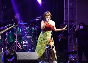 Bunga Citra Lestari dalam Spontanz Festival in Collaboration with Batik Surabaya.