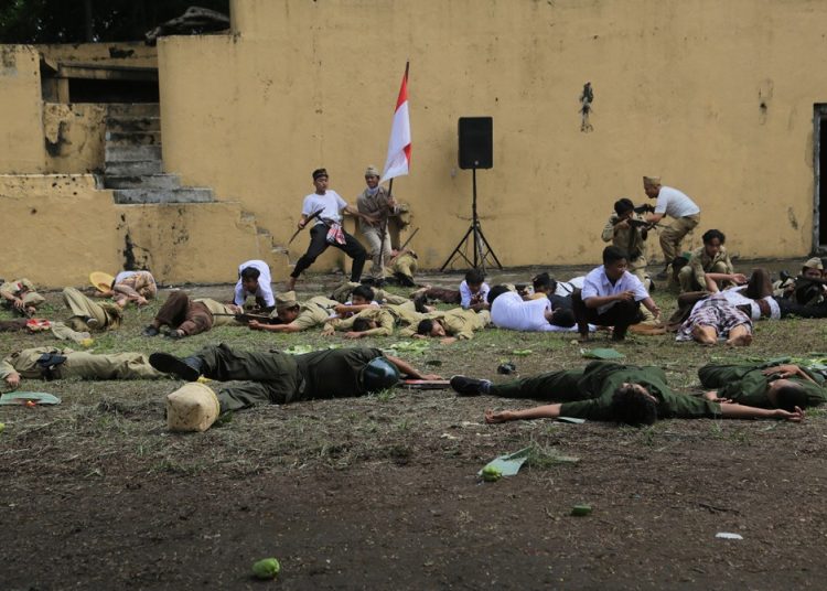 Drama Kolosal berjudul Mereboet Benteng Kedung Tjowek.
