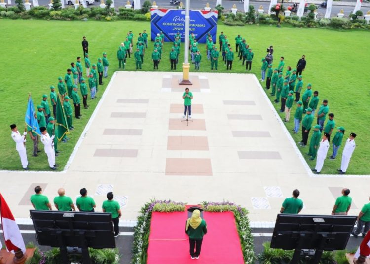 Upacara pelepasan wartawan kontingen Pekan Olahraga Wartawan Nasional (Porwanas) XIII/2022  Jatim di halaman Gedung Negara Grahadi Surabaya.