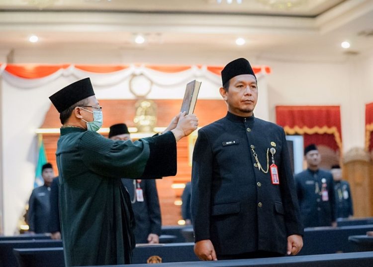 Pelantikan pejabat pimpinan tinggi pratama (eselon II)  di Gedung Negara Grahadi, Surabaya.