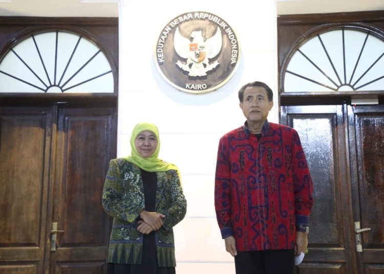 Dubes RI untuk Mesir Lutfi Rauf bersama Gubernur Jatim Khofifah Indar Parawansa.