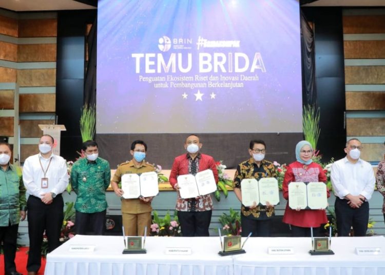 Nota Kesepakatan antara BRIN dengan Pemprov Jatim tentang sinergitas program penelitian, pengembangan, pengkajian dan penerapan, serta invensi dan inovasi untuk mendukung pembangunan di Jawa Timur.