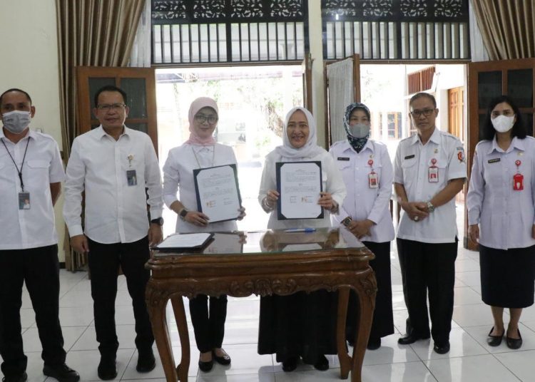 Memorandum of Understanding (MoU) antara Pemerintah Kabupten Bojonegoro dengan Perum Bulog di rumah dinas bupati Bojonegoro.