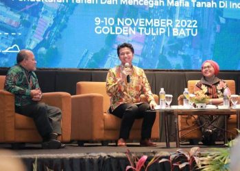 Wakil Gubernur Jawa Timur Emil Elestianto Dardak dalam Musyawarah Nasional Masyarakat Ahli Survey Kadaster Indonesia di Hotel Golden Tulip, Kota Batu.