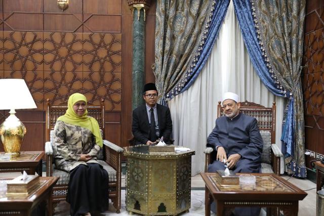 Gubernur Jawa Timur Khofifah Indar Parawansa bertemu Grand Syaikh Al-Azhar University Prof. Dr. Syaikh Ahmad At-Thayeb.