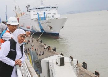 Gubernur Jawa Timur Khofifah Indar Parawansa meninjau kesiapan sejumlah titik yang menjadi pintu masuk Jatim jelang Natal dan Tahun Baru.