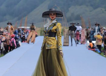 East Java Fashion Harmony 2022 di Segoro Wedhi Gunung Batok Kawasan Taman Nasional Bromo Tengger Semeru.
