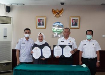 Bupati Bojonegoro Anna Mu'awanah di sela penandatanganan MoU tentang Pelayanan Informasi Meteorologi Klimatologi dan Geofisika dalam rangka Penanggulangan Bencana di Wilayah Kabupaten Bojonegoro.