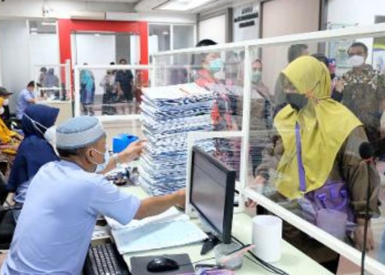 Suasana pelayanan kesehatan di RSUD dr Soewandhie.