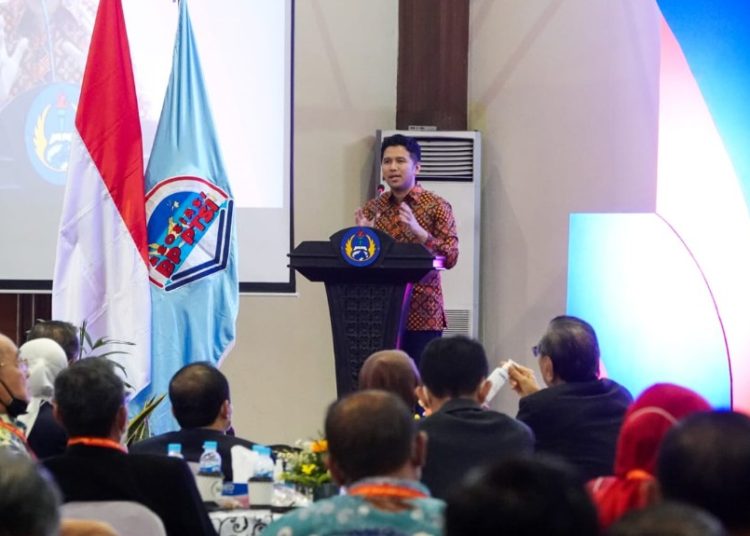 Wagub Emil saat membuka Musyawarah Wilayah Ke 5 oleh Asosiasi Badan Penyelenggara Perguruan Tinggi Swasta Indonesia (ABPPTSI) Jawa Timur di Gelora Hasta Brata Universitas PGRI Adi Buana.