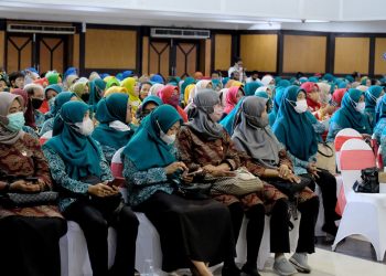 Gebyar 1.000 Akseptor Metode Kontrasepsi Jangka Panjang di Covention Hall, Jalan Arief Rahman Hakim, Surabaya.