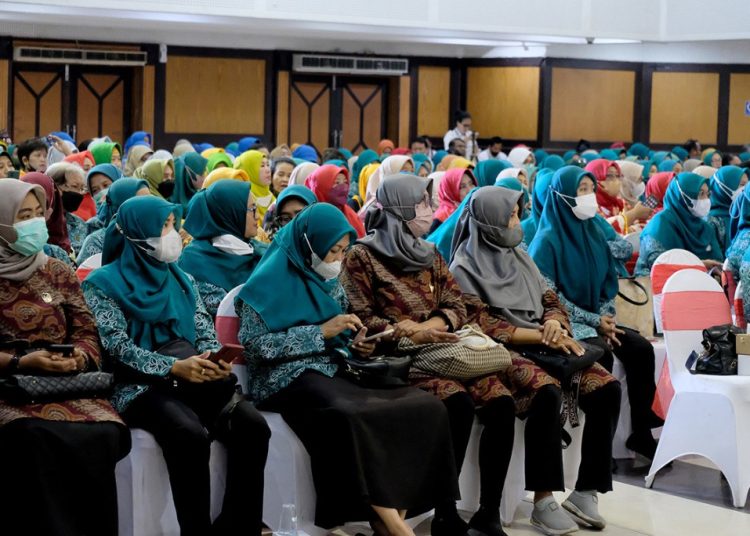 Gebyar 1.000 Akseptor Metode Kontrasepsi Jangka Panjang di Covention Hall, Jalan Arief Rahman Hakim, Surabaya.