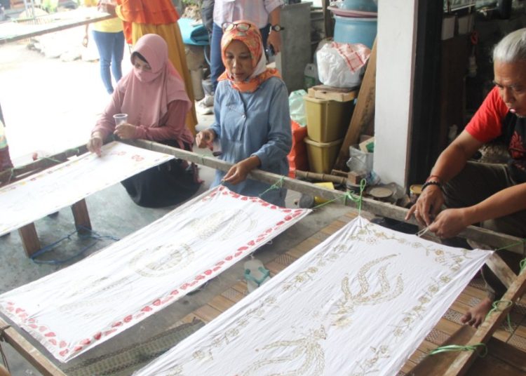 Pendampingan UMKM batik di Desa Wage Kecamatan Taman, Kabupaten Sidoarjo.