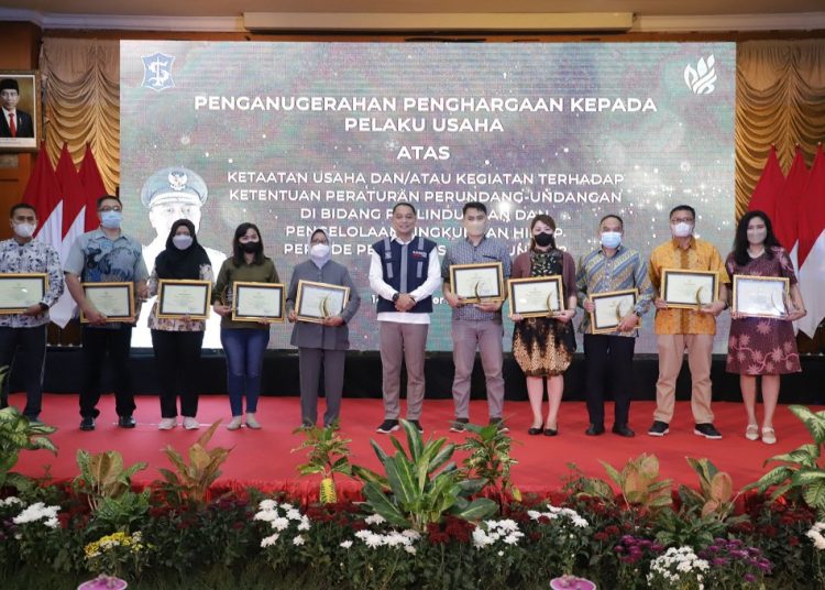 Sejumlah perusahaan menerima anugerah sebagai yang terbaik dalam bidang lingkungan hidup.