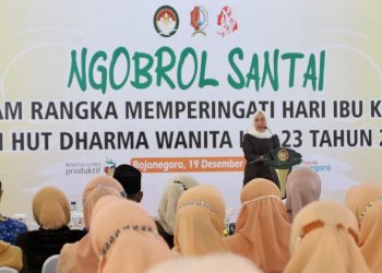 Bupati Bojonegoro Anna Mu'awanah saat peringatan Hari Ibu ke- 94 sekaligus memperingati HUT Dharma Wanita Persatuan (DWP) ke- 23.
di pendopo Malowopati.