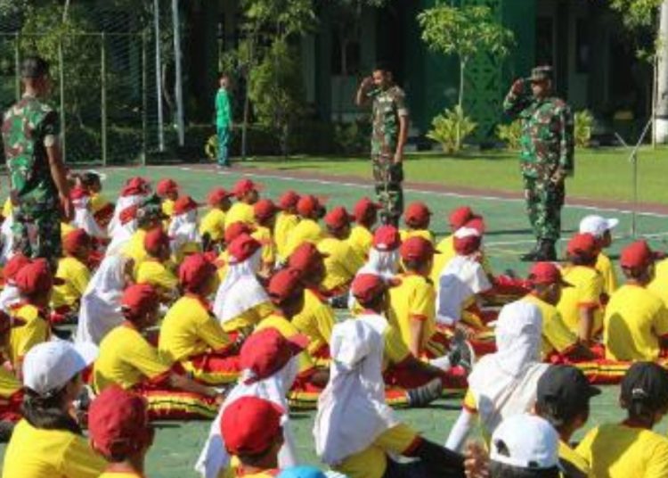 Pelatihan bela negara dan baris-berbaris di narkas Kodim 0813 Bojonegoro.