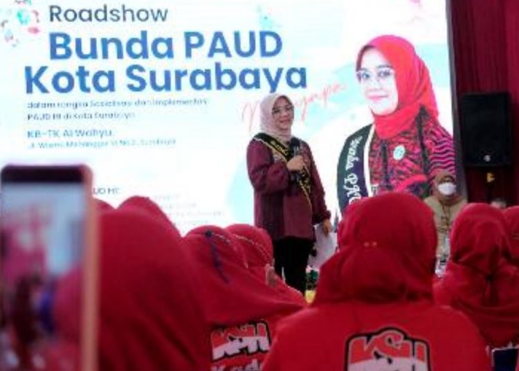 Bunda PAUD Kota Surabaya Rini Indriyani saat Roadshow PAUD Surabaya dalam rangka Sosialisasi dan Implementasi PAUD Holistik Integratif.
