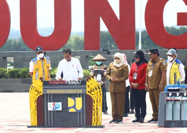 Presiden RI Joko Widodo saat meresmikan Bendungan Semantok di Desa Sambikerep, Kecamatan Rejoso, Nganjuk.