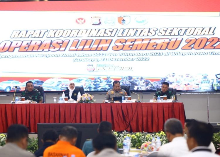 Rapat Koordinasi (Rakor) Lintas Sektoral Operasi Lilin Semeru 2022 di gedung Mahameru Polda Jatim.