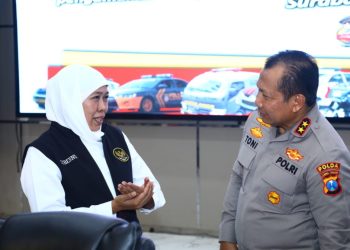 Kapolda Jatim Irjen Pol Dr. Toni Harmanto bersama Gubernur Jatim Khofifah Indar Parawansa.