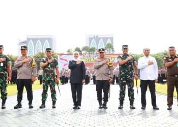 Apel gelar pasukan operasi Lilin Semeru 2022 di lapangan Mapolda Jatim.