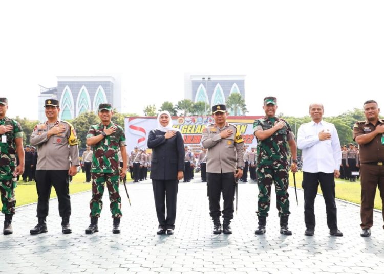 Apel gelar pasukan operasi Lilin Semeru 2022 di lapangan Mapolda Jatim.