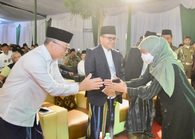 Gubernur Jawa Timur Khofifah Indar Parawansa menghadiri Musyawarah Kerja Wilayah (Muskerwil) Pengurus Wilayah Nahdlatul Ulama (PWNU) Jawa Timur di Pondok Pesantren Mojosari, Desa Ngepeh, Kecamatan Loceret, Nganjuk.