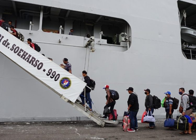 KRI dr. Soeharso (SHS)-990 diberangkatkan ke Pulau Bawean untuk pergeseran personel, materiil dan logistik.